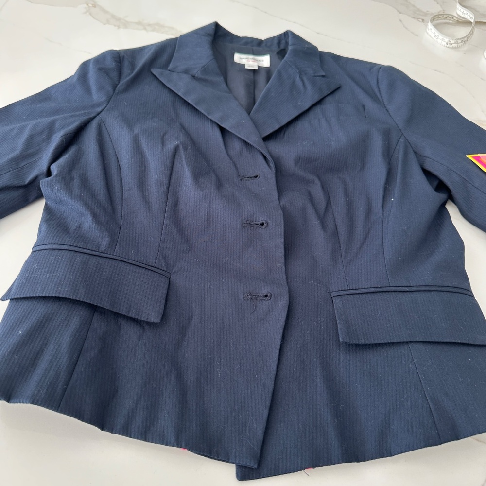 BRAND NEW WITH TAG LADIES JACKET WITH HALF SLEEVES BY ISAAC MIZRAHI